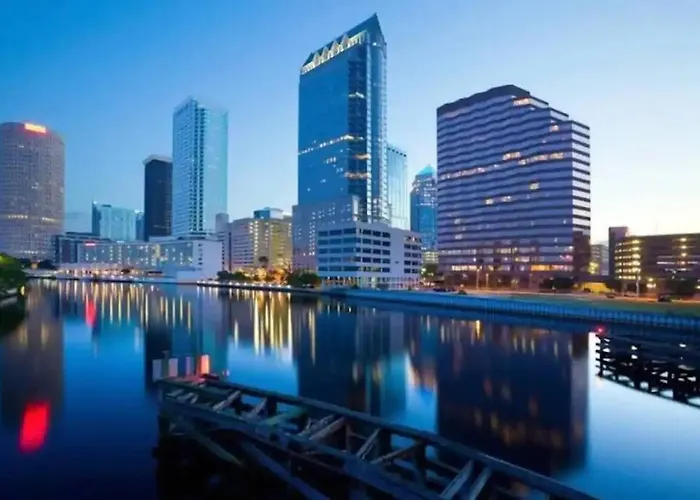 Urban Chic 1Br Downtown Tampa Pool & Balcony Views