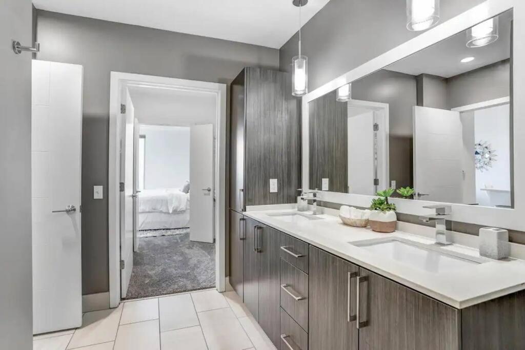 Appartement Urban Chic 1br Downtown Pool & Balcony Views *