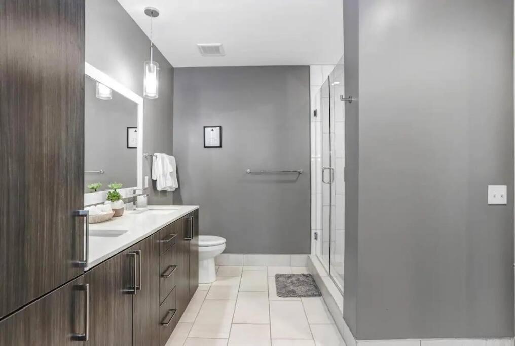 Urban Chic 1br Downtown Pool & Balcony Views Appartement *